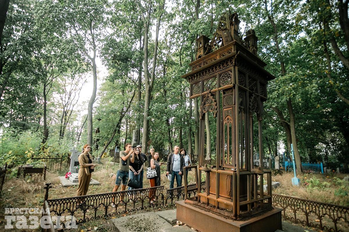 Могила генерал-лейтенанта Александра Гельмерсена на Тришинском кладбище в Бресте. Фото: "Брестская газета"