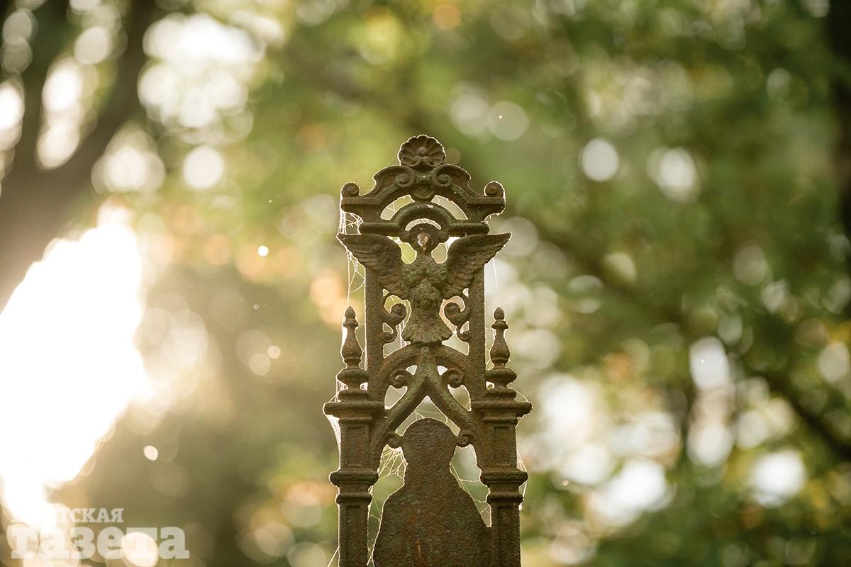 Одно из надгробий на Тришинском кладбище в Бресте.. Фото: "Брестская газета"