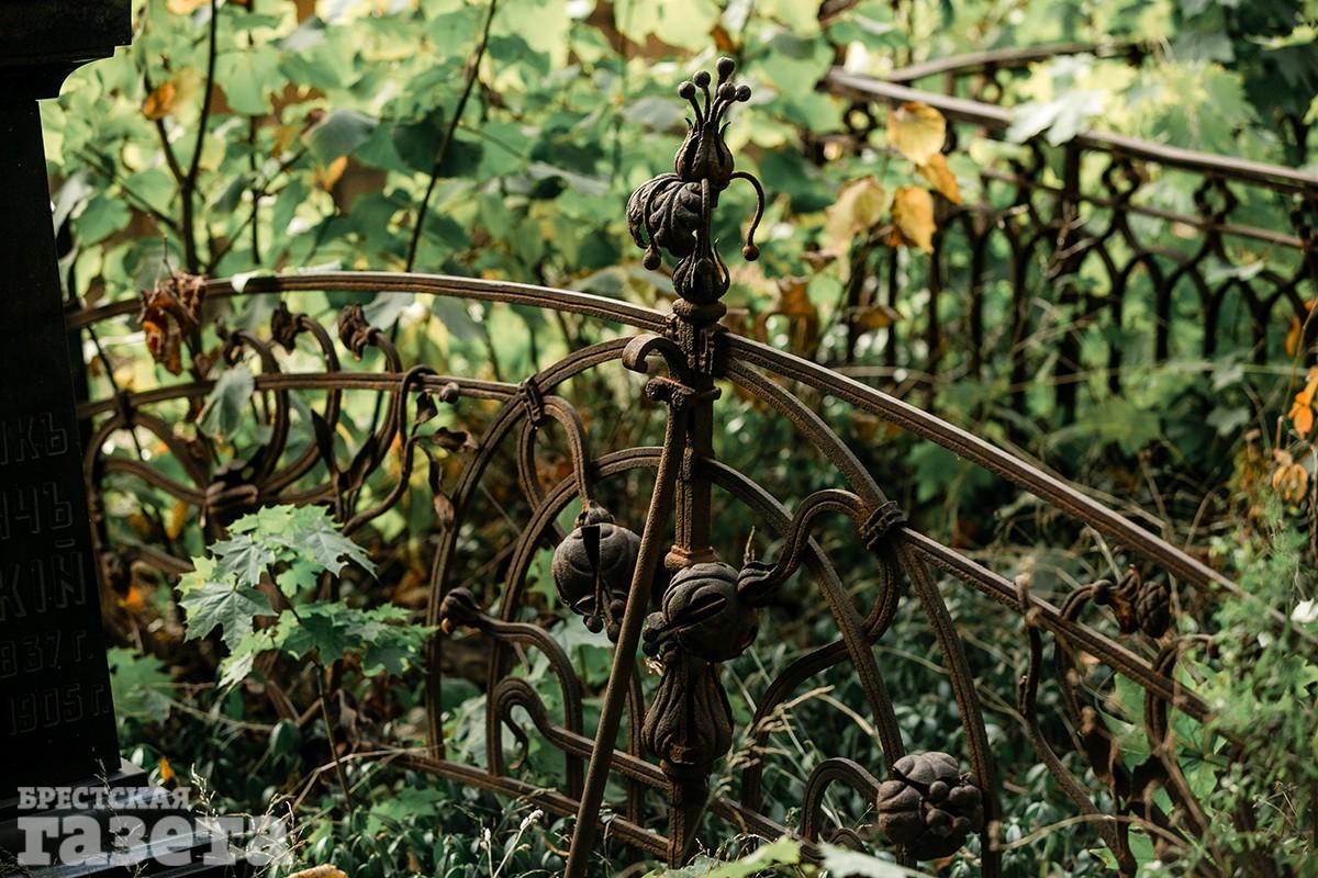 Одно из надгробий на Тришинском кладбище в Бресте. Фото: "Брестская газета"