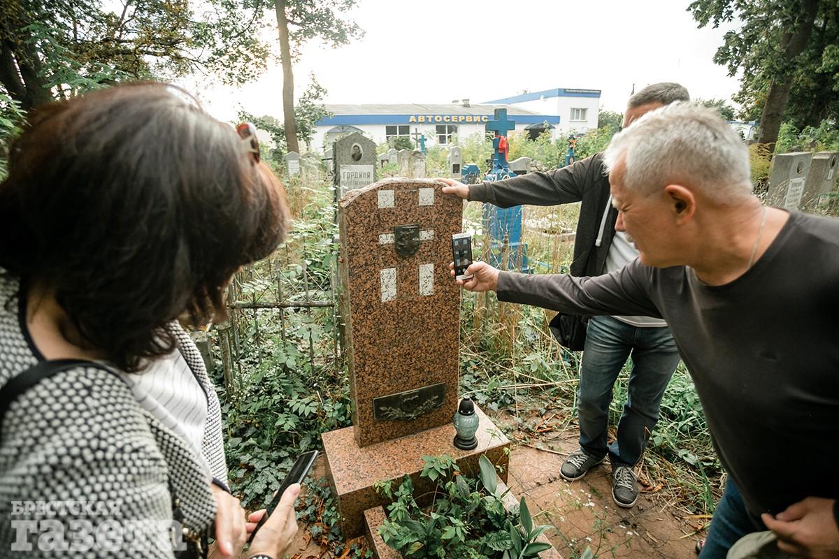 На Тришинском кладбище в Бресте можно встретить памятник с «Погоней». Фото: "Брестская газета"