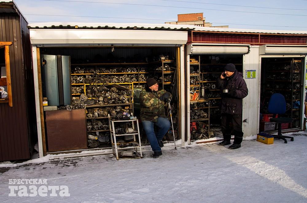 Торговля на брестском авторынке в большой мороз. Фото: , "Брестская газета"