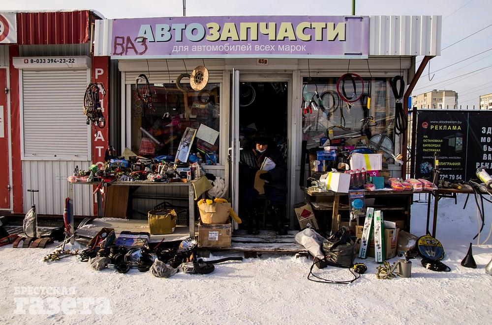 Торговля на брестском авторынке в большой мороз. Фото: , "Брестская газета"