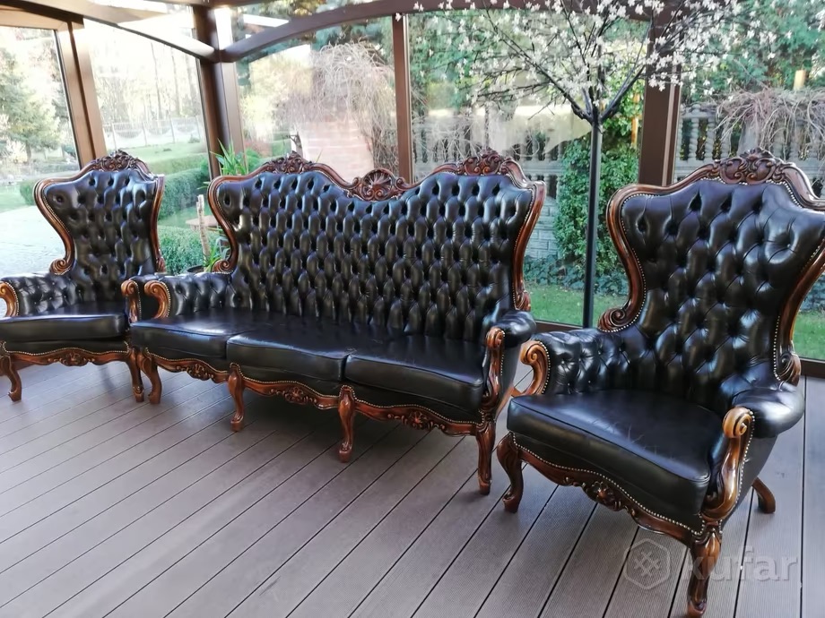 Кожаный уголок в стиле барокко за 4 500 рублей. Фото: kufar.by.