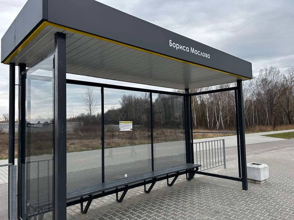 Поврежденный остановочный пункт на улице Бориса Маслова. Фото: телеграм-канал Брестского горисполкома