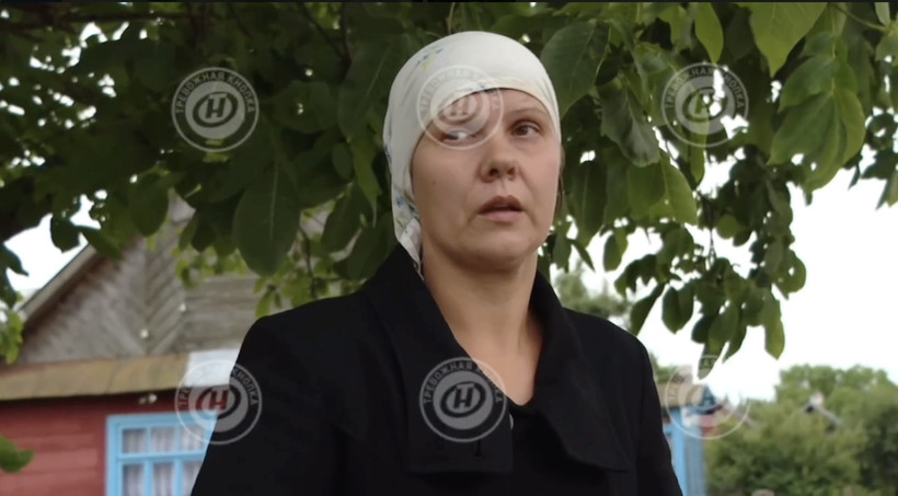 Скриншот с сюжета ОНТ. Мать девочки Ирина Любимцева дает комментарий. 