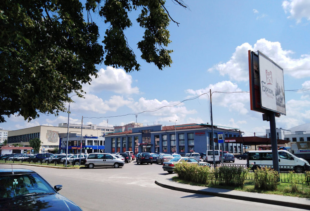 Парковка возле старого автовокзала в центре Бреста. Архивное фото BGmedia