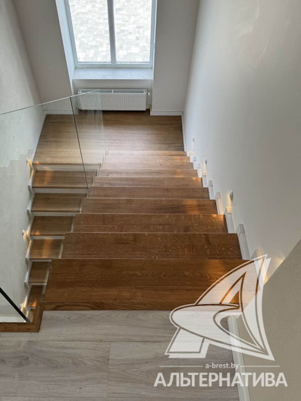 Лестница в доме, ведущая на второй этаж.