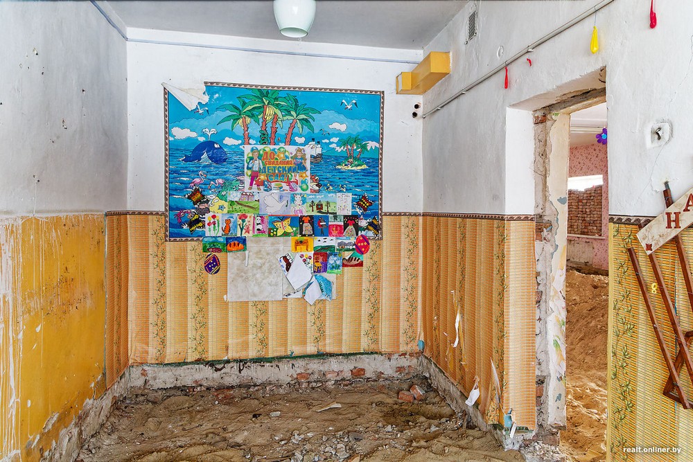 Внутри бывшего детского сада в Оранчицах. Фото: Onliner