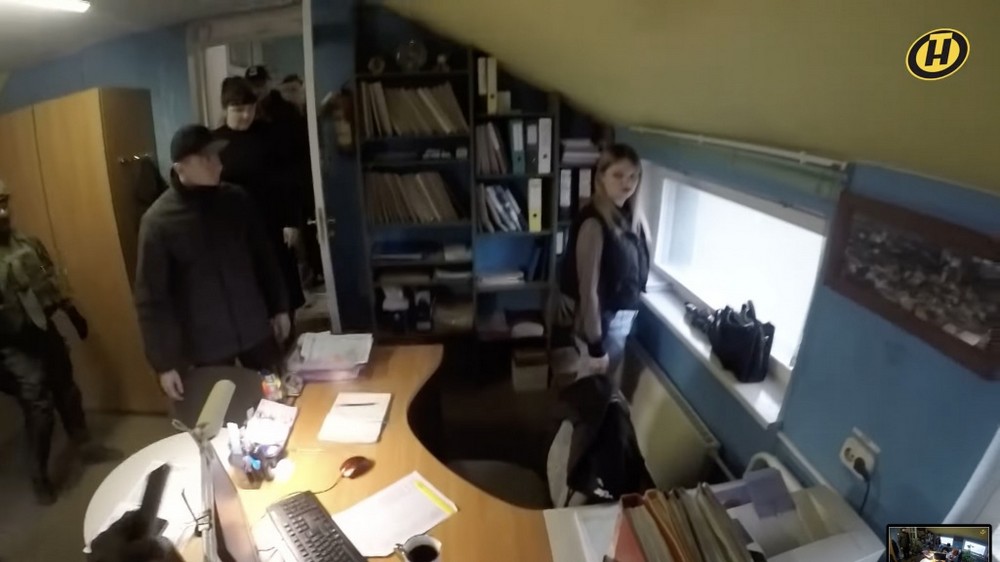 Обыск в редакции газеты «Вольнае Глыбокае». Скриншот видео ОНТ