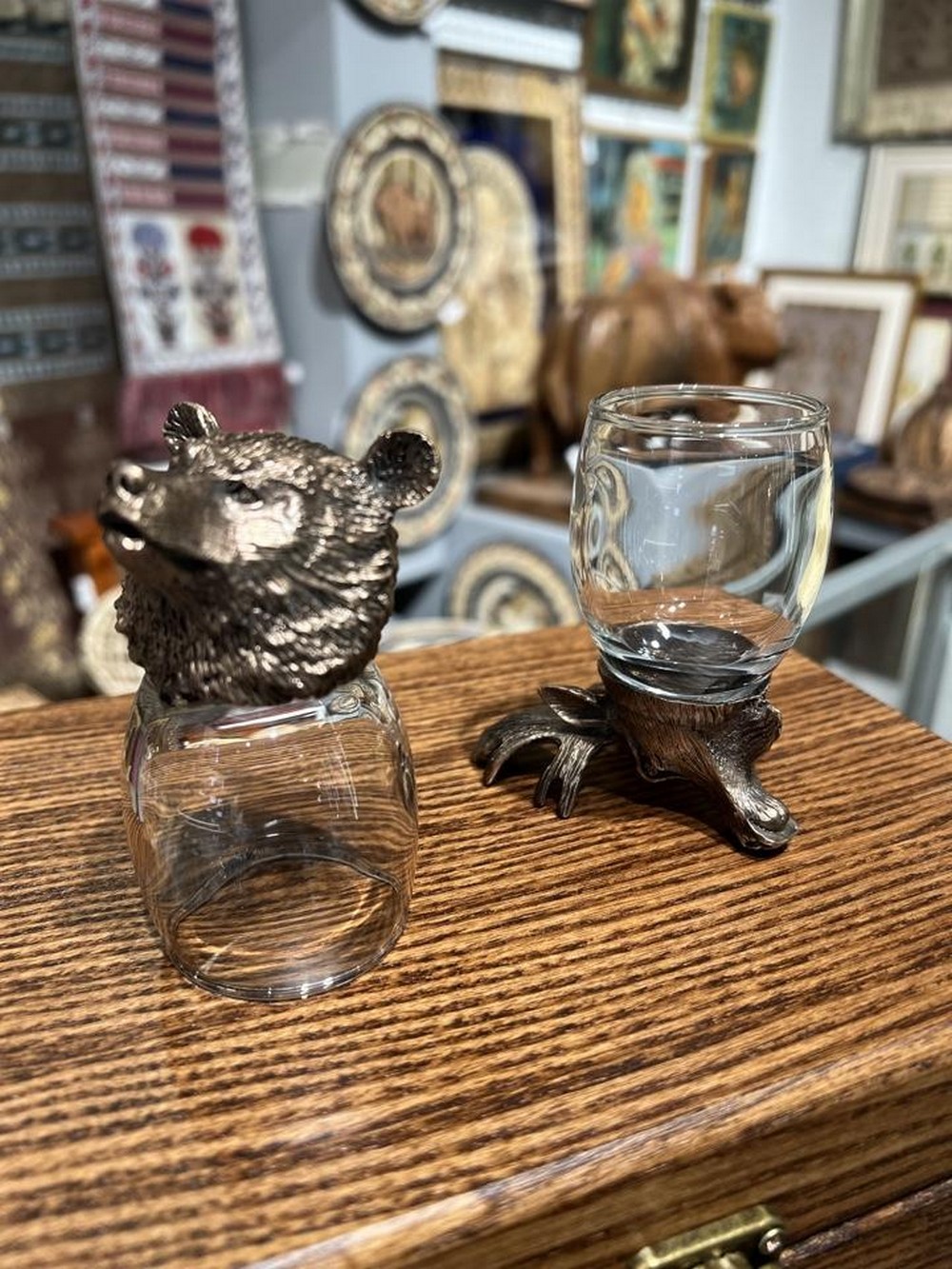 Рюмка в форме головы медведя. Фото: artfolk.by