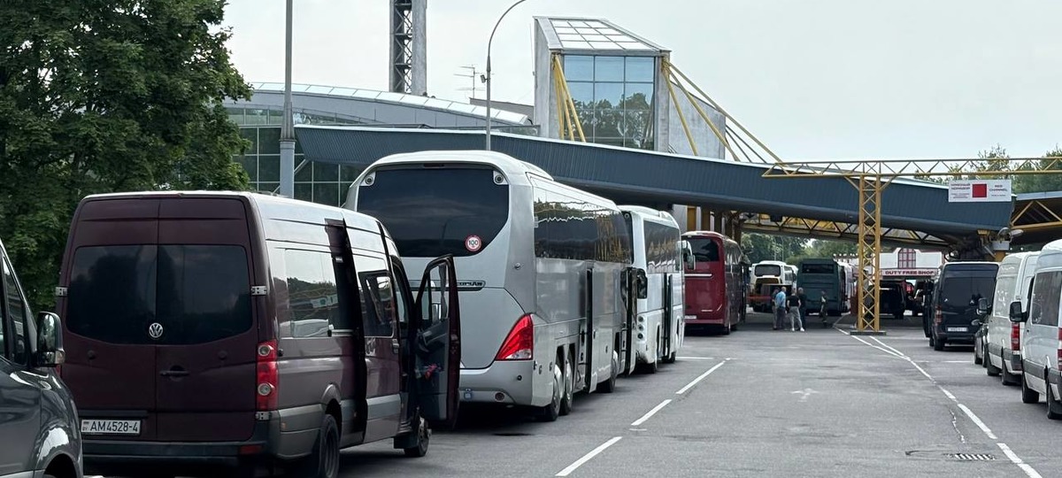 Очередь в пункте пропуска «Брест». Фото: ГТК