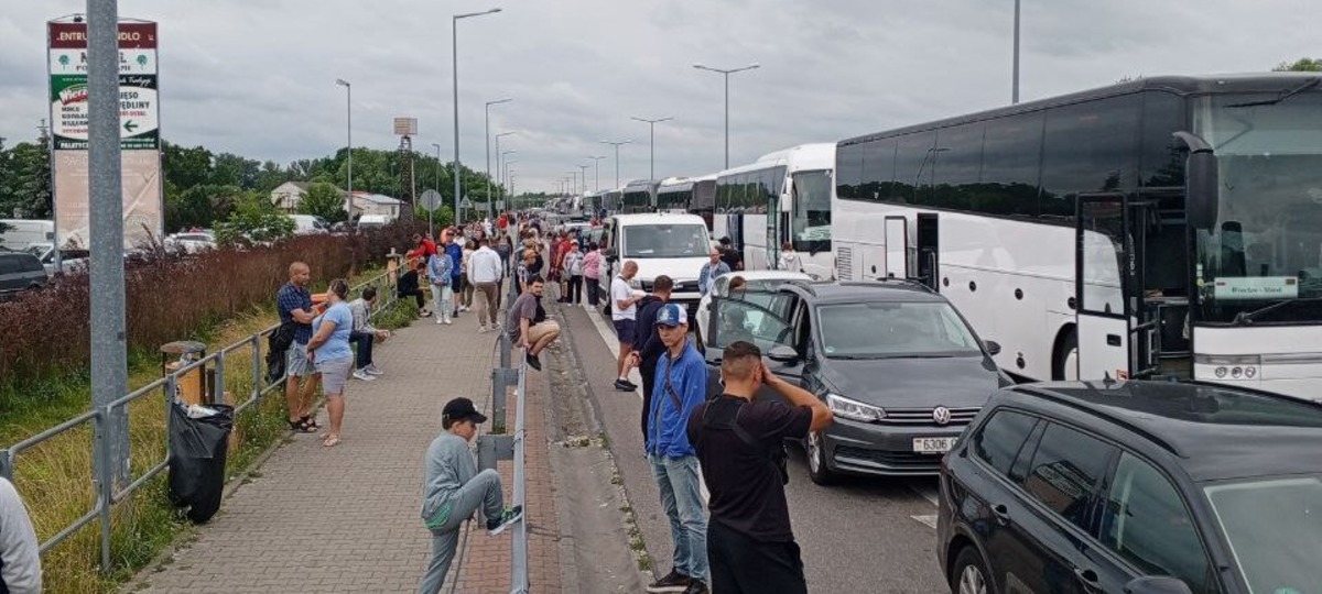 Беларусы в ожидании въезда в пункт пропуска «Тересполь» со стороны Польши. Фото из приграничного чата