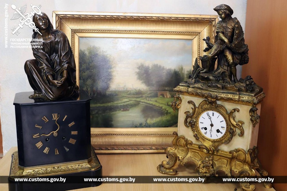 Каминные часы, которые изъяли брестские таможенники. Фото: ГТК