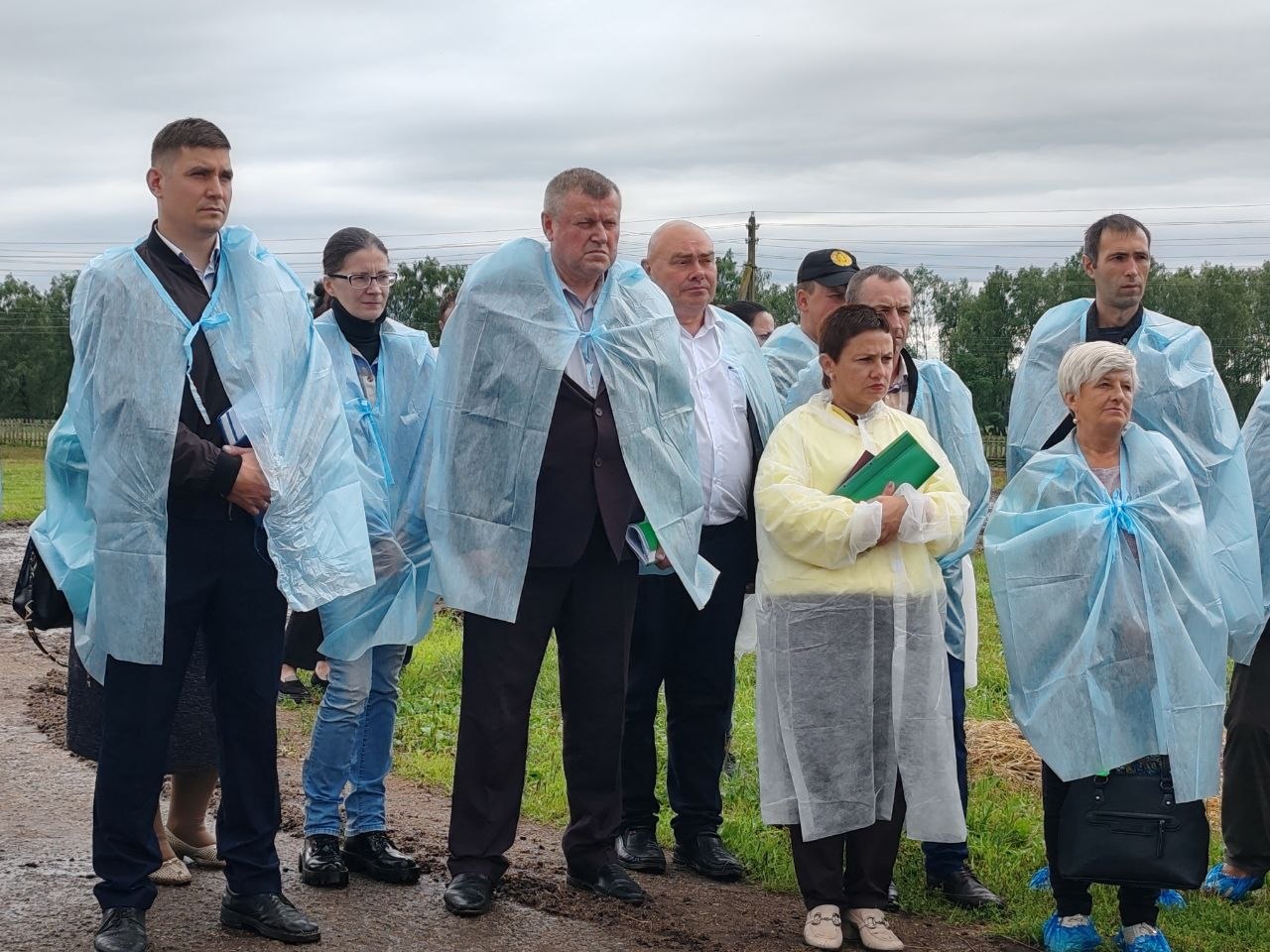 официальное мероприятие чиновников на открытом воздухе